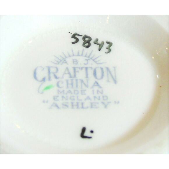 Grafton Ashley Tea Cup & Saucer Set Green White Bone China Gold Rim England Vtg - Picture 5 of 8